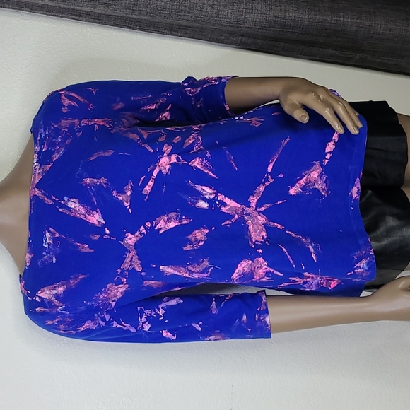 Merona Tops - Merona T-shirt Top Size Large 3/4 Sleeves Royal Blue Neon Pink Tie Dye Casual